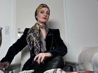 Lady Victoria Valente: 2 укладання шовкових шарфів