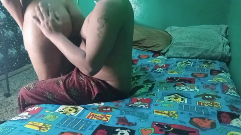 BigassMILF40: Bú âm hộ đen của mẹ kế nóng bỏng của tôi cho đến...