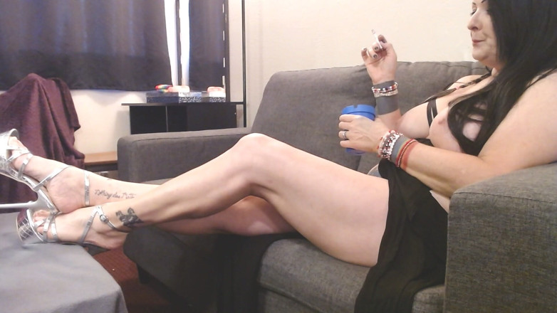 Abby Anna: Sexy pernas longas, salto alto prateado