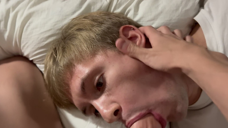 Max Gen: Deel 1: Mijn stiefbroer neukt me met een grote lul in...