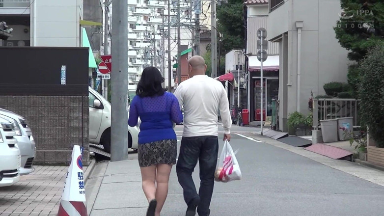 Vulture: I Fell in Love with My Stepbrother's Wife's Voluptuous Body.