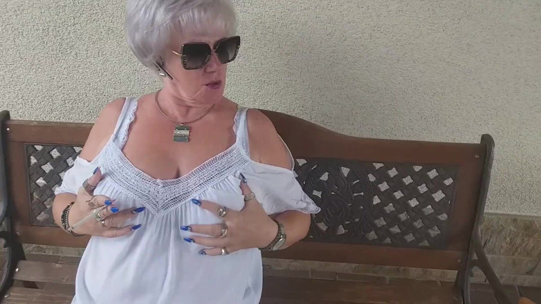 PureVicky66: La nonna ti lascia guardare nei suoi pantaloni
