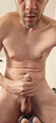 Latino adora balançar pau