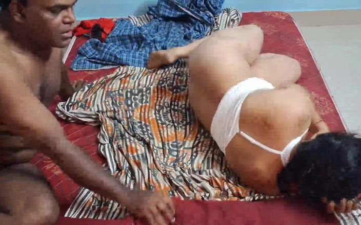 Sexy Sindu: Zamężna gorąca żona jedzie kutasa ze swoim chłopakiem