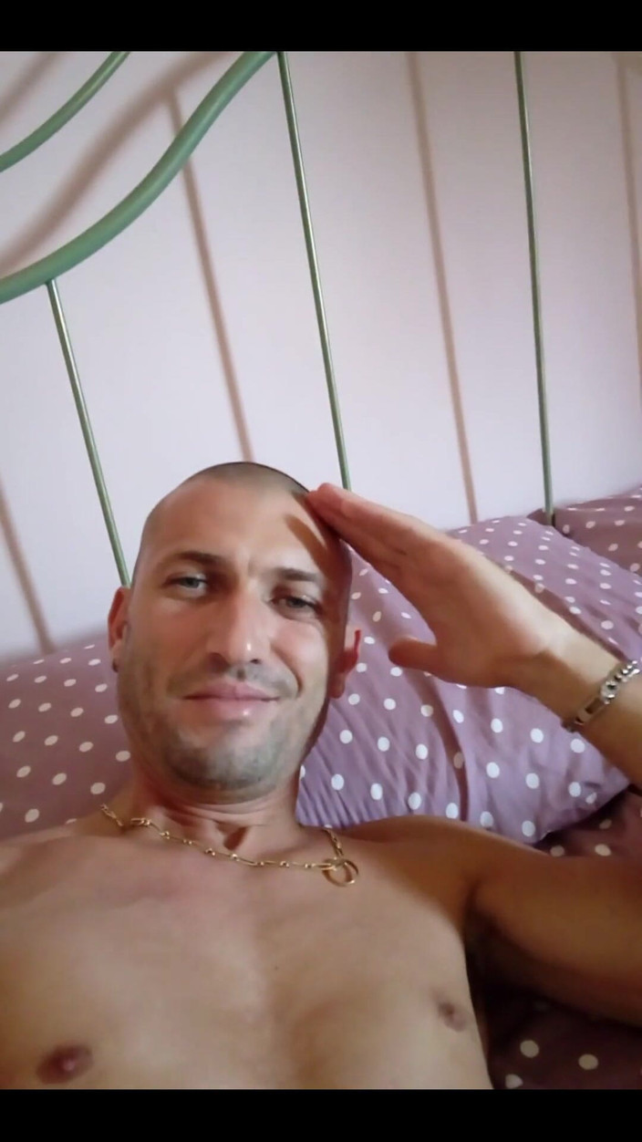 Boy jerking off: Solo me desperté