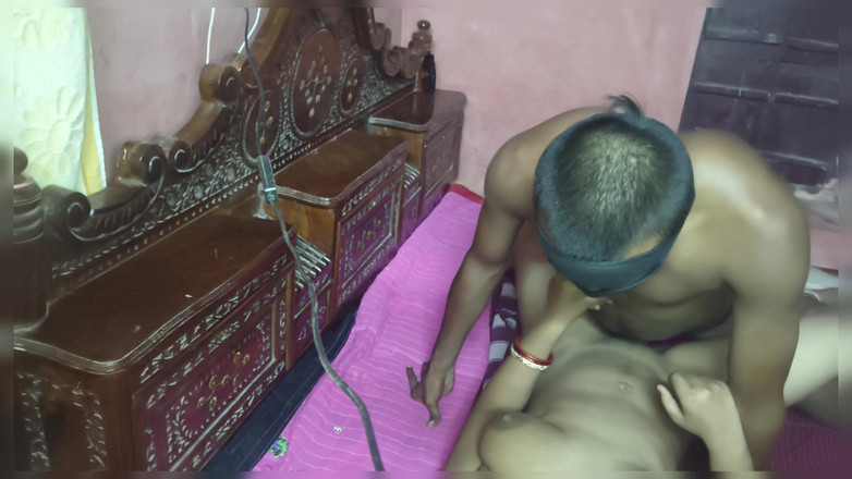 Nehatop123: Gadis hot ini pertama kali memeknya