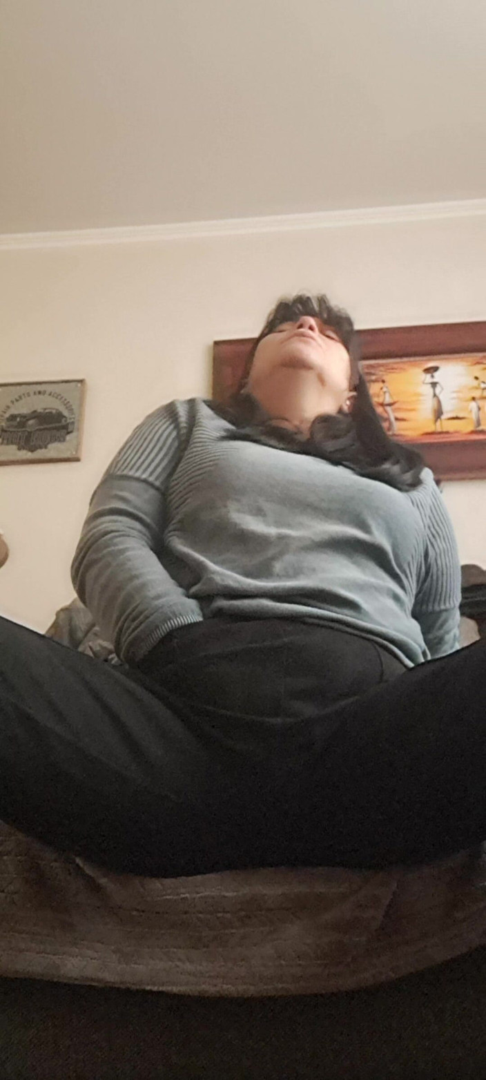 Mommy big hairy pussy: Orta yaşlı seksi kadın bakış açısı gündelik mastürbasyon