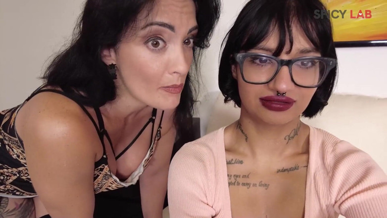 Spicy Lab Production: Primul anal cu mama mea vitregă cu Candy Scott