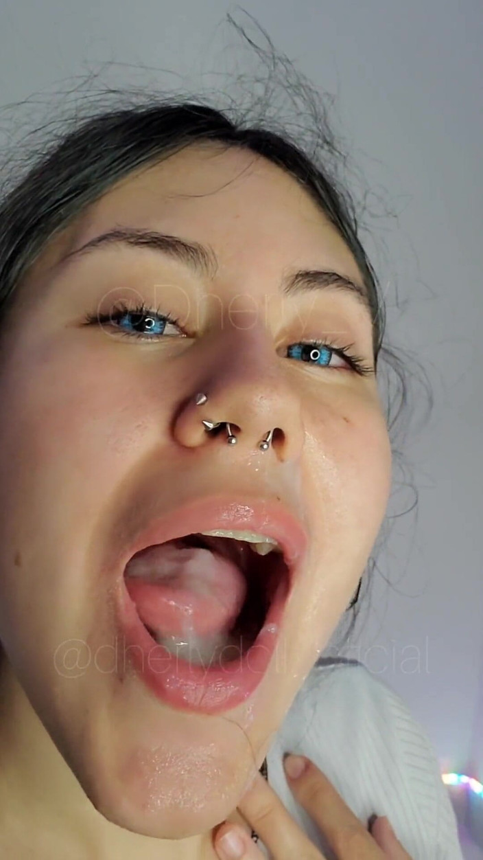 DherlyDoll: Compilație de ejaculare, frumoasa Dherly înghite spermă!