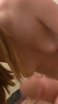 Amelia Rose trẻ miệng đụ một con cu to tham lam