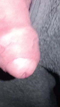 Gece vakti açık havada onesie mastürbasyon yapıyor, yakın çekim kenar yapıyor ve boşalıyor - rockard daddy