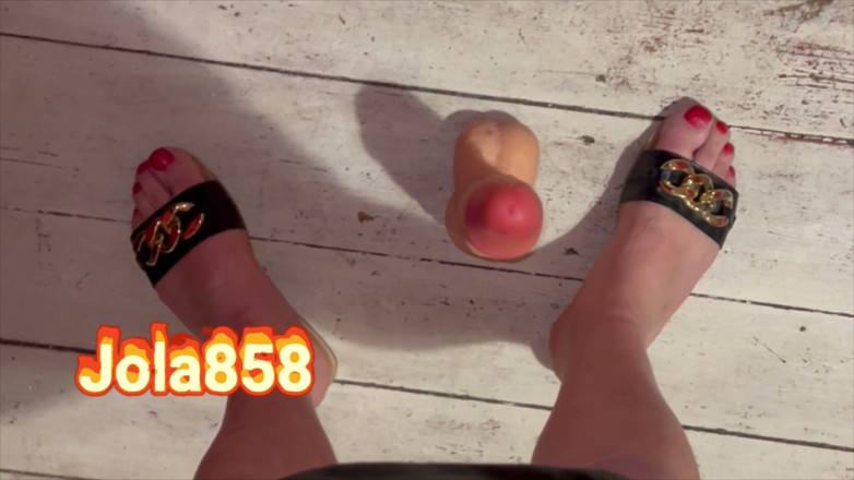 J12JOLA: Masturbation and Joli's Feet