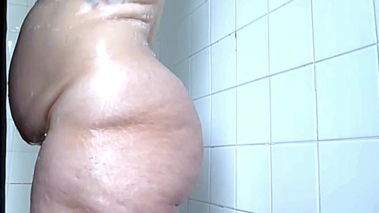 Zina Gabon: Stegmor skickar video i dusch till styvson