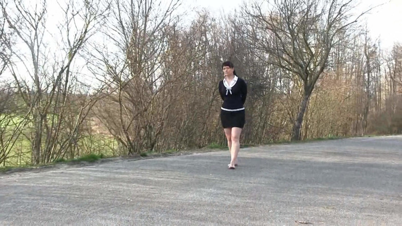 Yvette xtreme: Spring time - Barefoot time