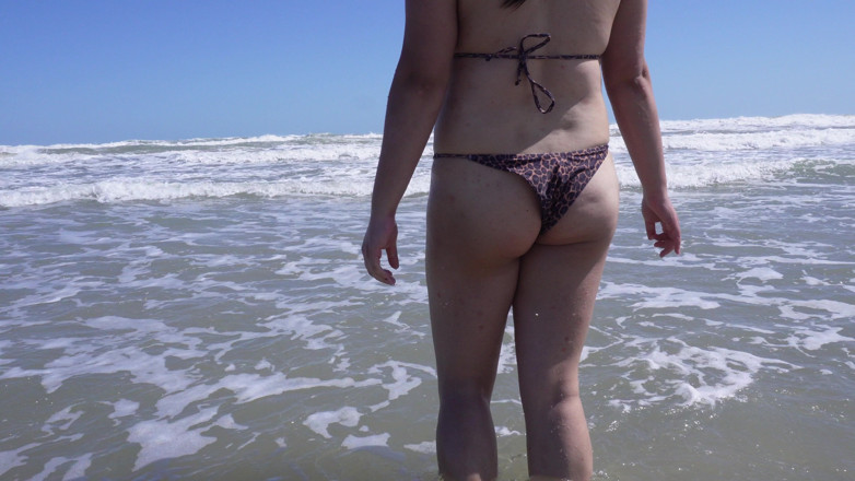 VickyVixen: Flashing My Tits at the Nude Beach