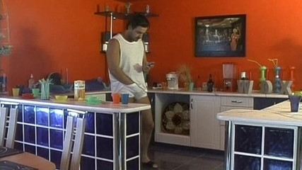 Inhonorof porn: Cette belle poitrine se fait battre dans la cuisine