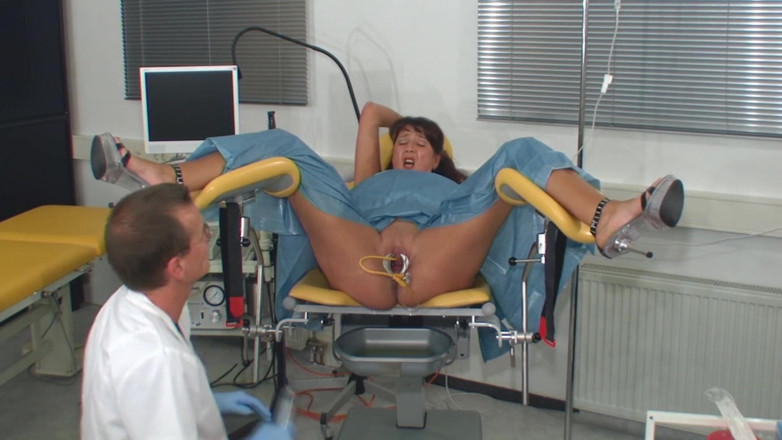 Rubber & Clinic Studio - 1ATOYS: Speculum và thuốc xổ bàng quang