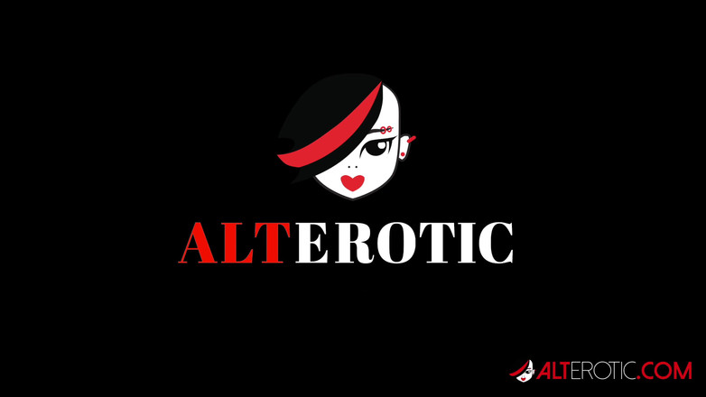 Alt Erotic: Kitty jaguar lagi asik bertato di lubang pantatnya