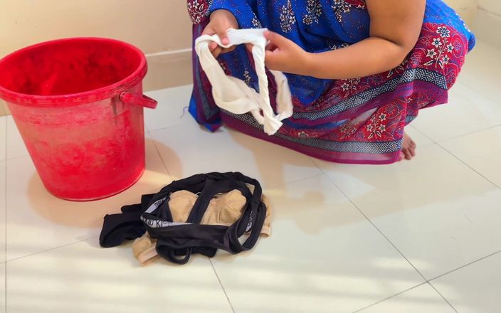 Aria Mia: Medan desi -styvmamma tvättar BH &amp; trosor, tog styvmamma av styvsonens byxor...