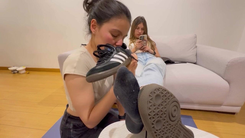 scarlettandc: Kompilasi Fetish Penyembahan Kaki