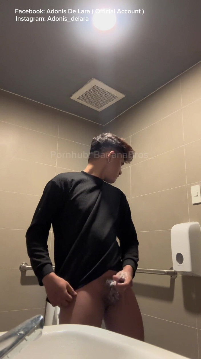 Banana bros: Cewek sange ini lagi asik masturbasi sampai muncrat berjamaah