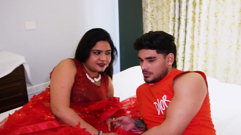 Queen star Desi: All Hostel Freind Together Call Their Common Girl Freind to...