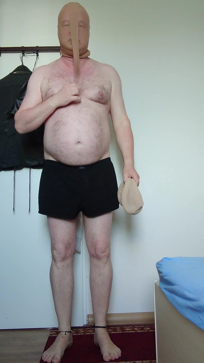 Carmen_Nylonjunge: カルメン・ナイロンジュンゲが全身にナイロンを試す