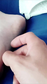 Vợ nghiệp dư - vợ tôi cực khoái mỗi khi tôi cù chân cô ấy