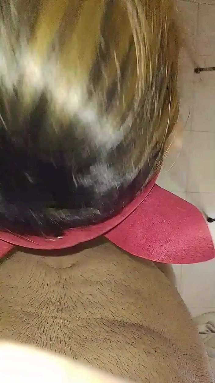 UtopianHumor507: Cu un fund uriaș, a ajuns să facă sex.