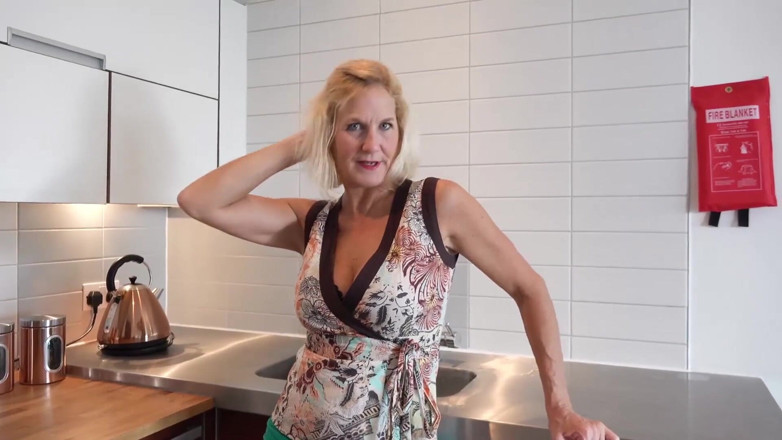 Dirty Doctors Clips - Solo Mature Playtime: Mature Doing Her Housework