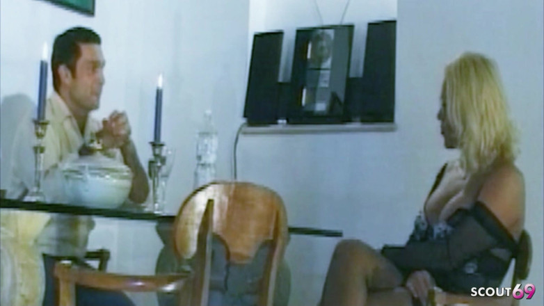 Shemale TS Collection: Šéf svádí sexy blondýnku Shemale Carolina a šuká ji análně v...