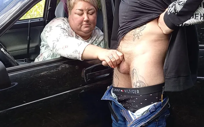 Zona901: Mature milf sitting in the car publicly jerks off my...