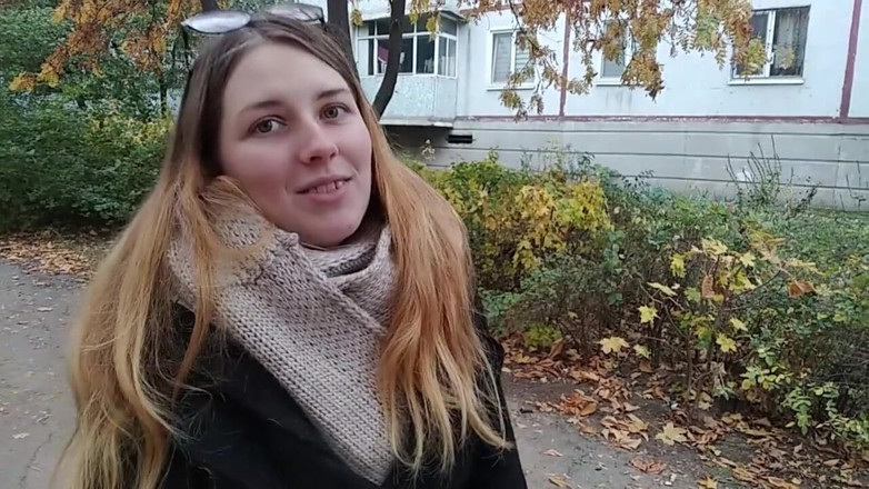 SweetAndFlow: Ošukal studentku u vchodu