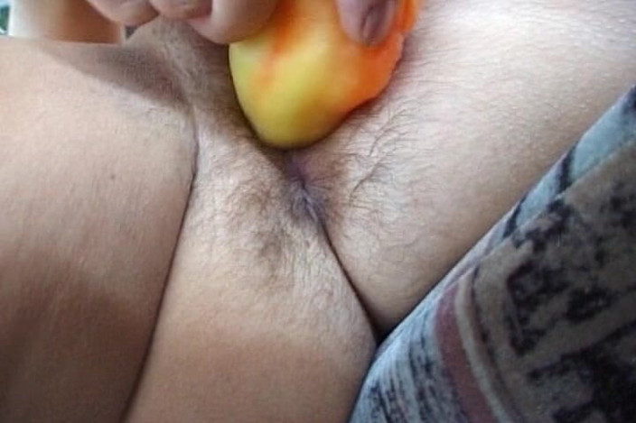 German amateur couples: 这是与使用她的玩具的德国宝贝的单人表演