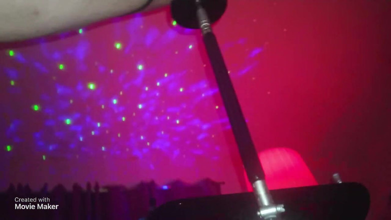 HungBareBackRabbit: セックスマシンに取り付けられた10インチのディルドに犯される