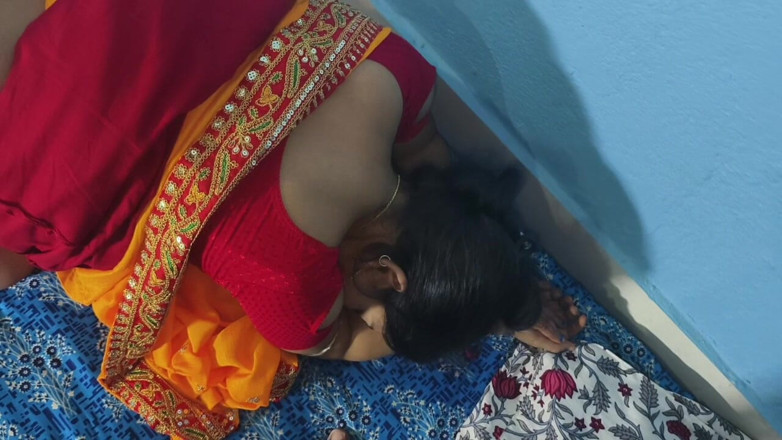 Sona bhabhi: desi ganv sona bhaabhi paise ke lie apne premi ke...