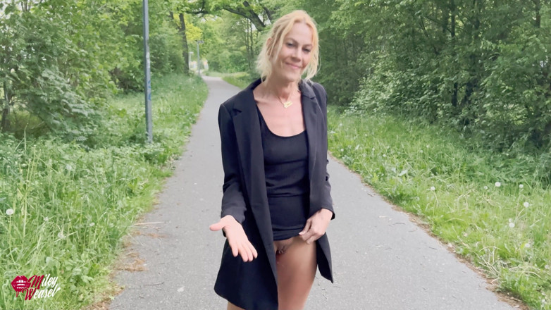 Miley Weasel: Blonde Slut! a Quickie Just off the Road!