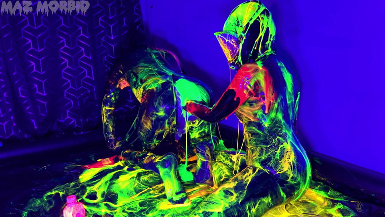 KinkyFemdomTV: Uv Wet und messy Gimpy Doppelfisting mit Patricia X