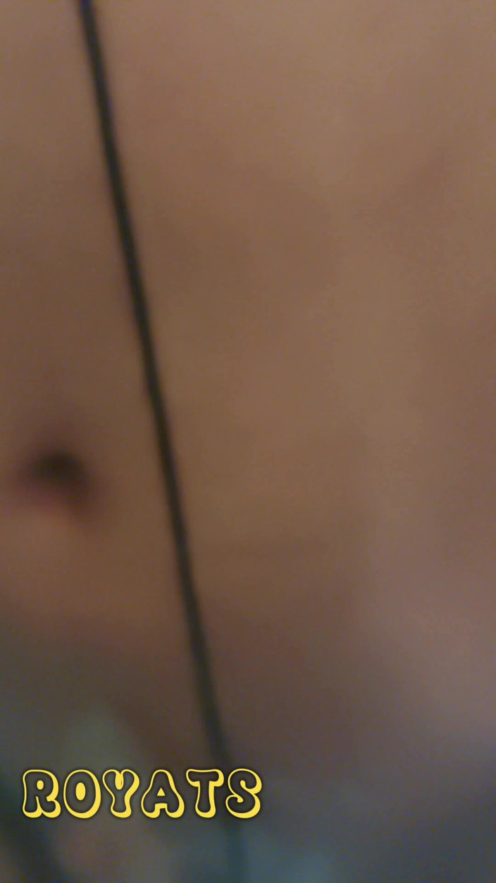 Royats: Tangan bebas muncrat saat menunggangi dildo dan kencing dengan stoking...