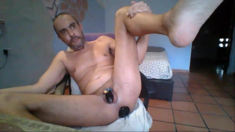 Duncan Moreno: duncan moreno leker med leksaker 383
