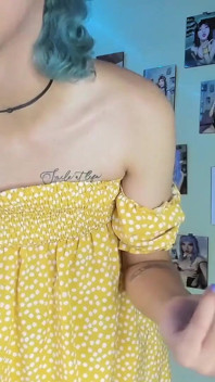 Sissy phục tùng có một cuộc nói chuyện tục tĩu và thay quần áo
