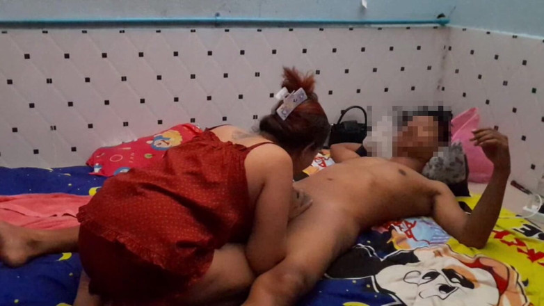 House wife: Foda-se mulher safada indonésia seu marido não em casa