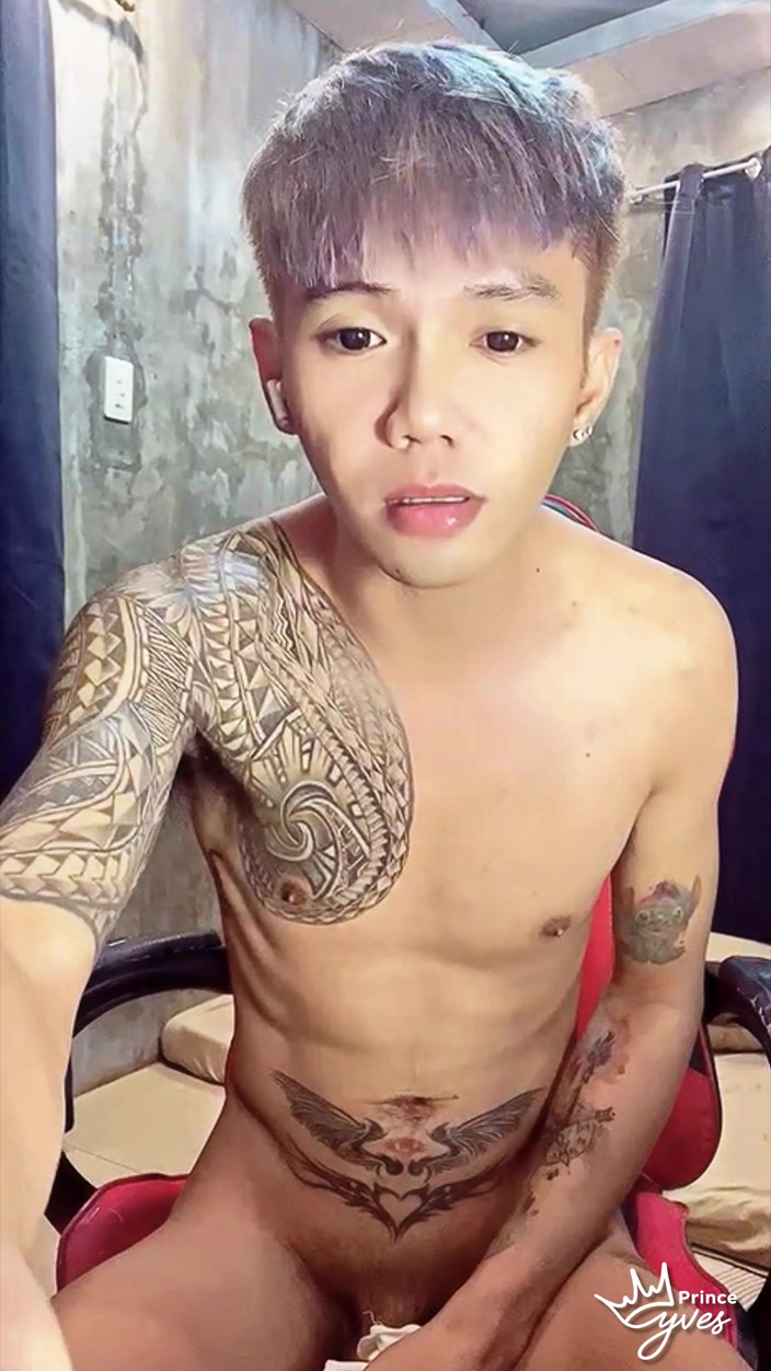 Prince-Yves: Pinoy geile geïnkte twink speelt met zijn masturbatiespeeltje