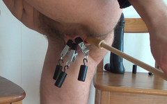 FTM hairy pussy BDSM: Velká nadržená kunda upnutá a poked