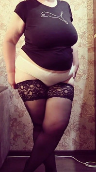 Shaking Big Butt in New Panties. a Mature Wife Tries on Big Panties.