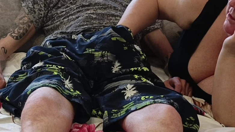 Zona901: Temanku nyepong kontolku saat istirahat