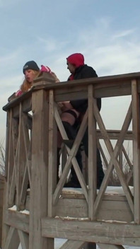 สาวผมบลอนด์หีดุใส่ถุงน่องตาข่ายโดนเย็ดกลางหิมะ outdoor