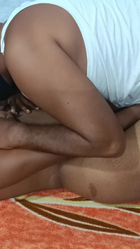 Una moglie indiana indiana fatta in casa tutta nuda leccata pompino e cazzo