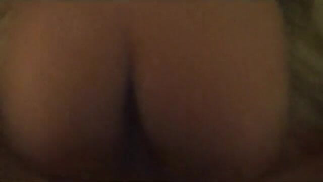 Whore House Stories: Rissa Love geneukt door zwarte lul in amateurvideo
