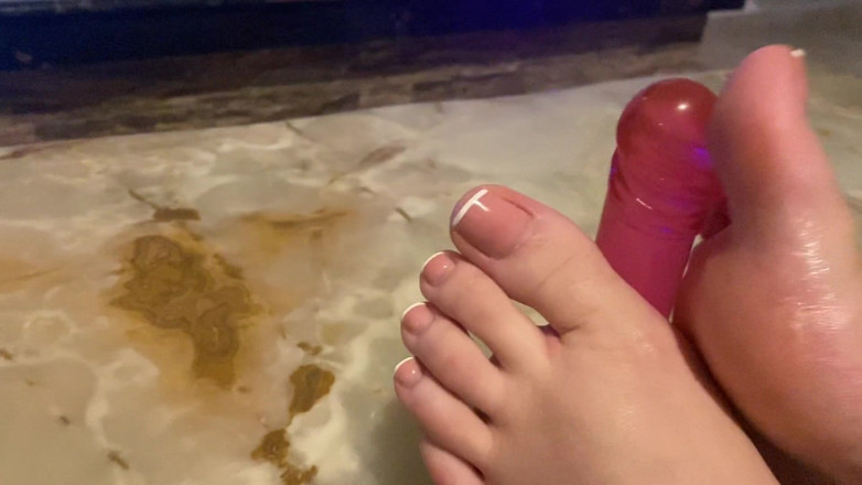 SassyTiff: Foot fetish oil